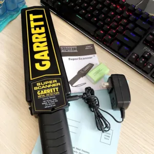 Thiết bị dò tìm tần số chuyên dụng giúp cách nhận biết xe máy có gắn định vị nhanh chóng.