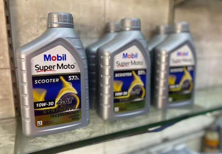 Nhớt Mobil chính hãng cho xe tay ga, giá cả cạnh tranh trên thị trường