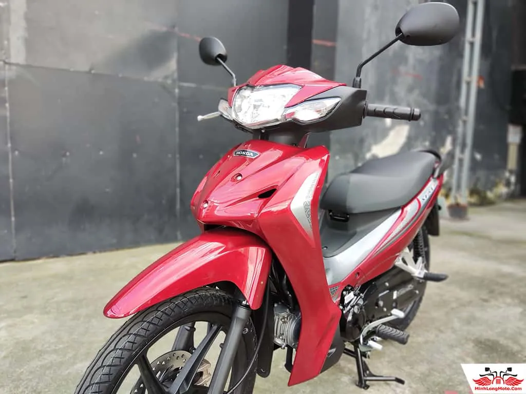 Thiết kế phần đầu xe xe wave thái 110i với mặt nạ góc cạnh.