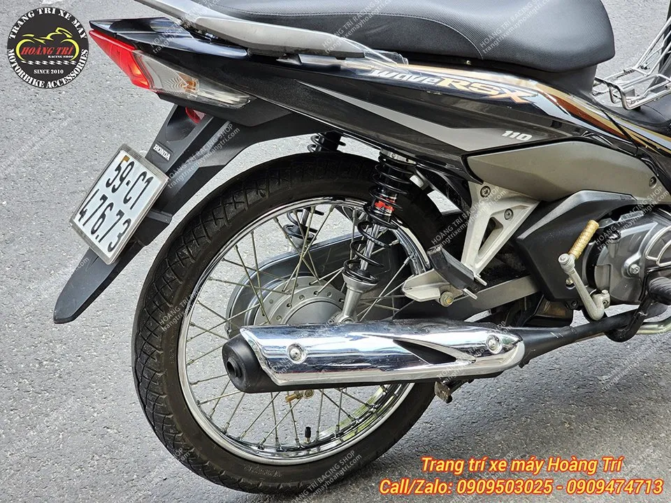 Chi tiết phuộc YSS màu đen, giúp tăng trải nghiệm nhún và độ êm ái khi lái xe Wave