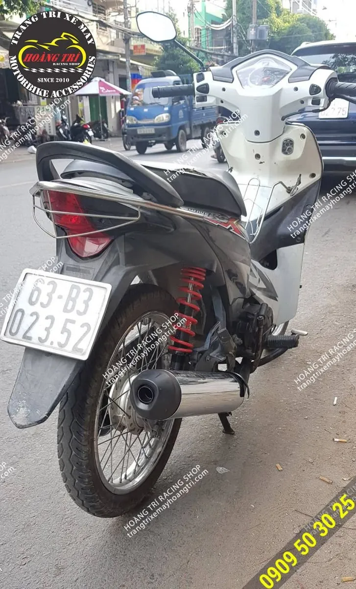 Thiết kế pô độ Sonic gắn Wave, màu đen và trắng kim loại, kiểu dáng thể thao