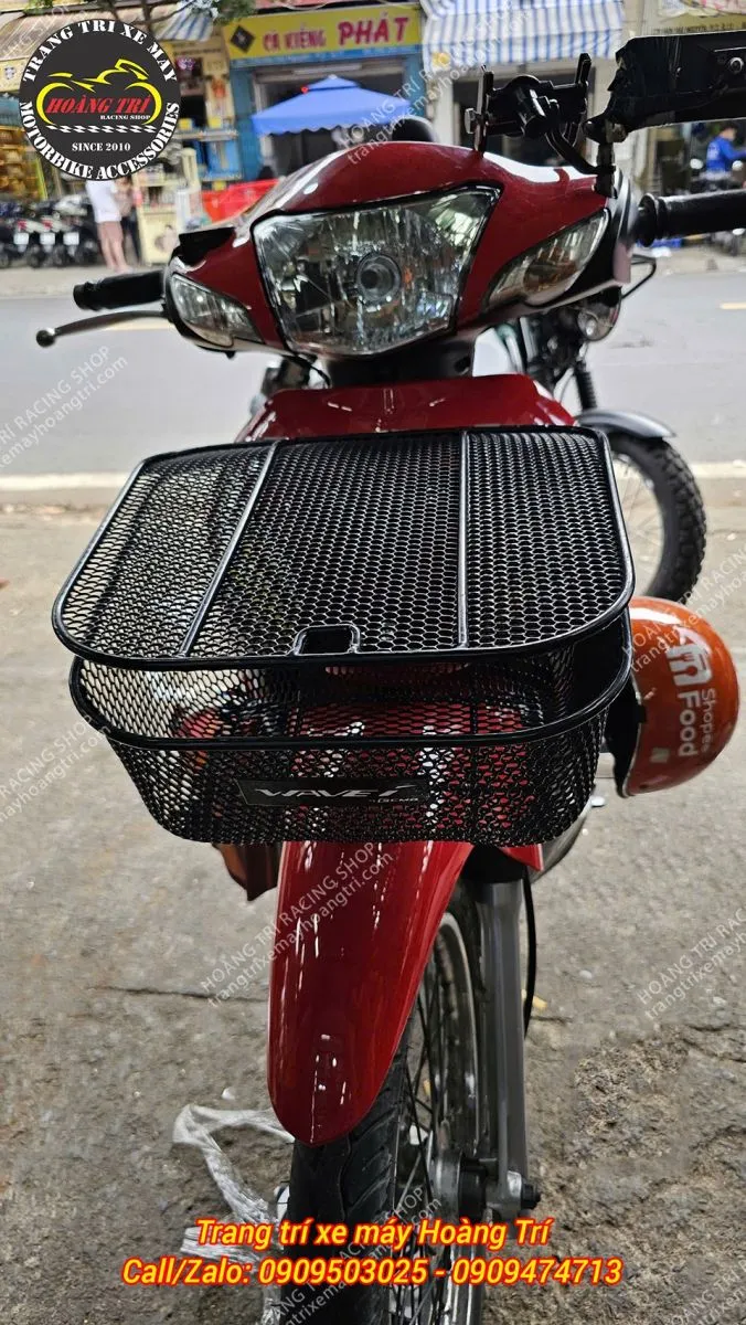 Lắp đặt rổ xe Wave có nắp theo tiêu chuẩn zin, đảm bảo độ chắc chắn và tương thích với xe