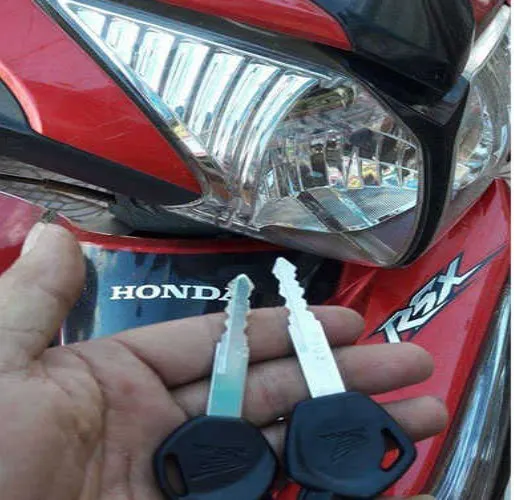 Chìa khóa xe Wave RSX và Wave Alpha với các thiết kế rãnh khác nhau