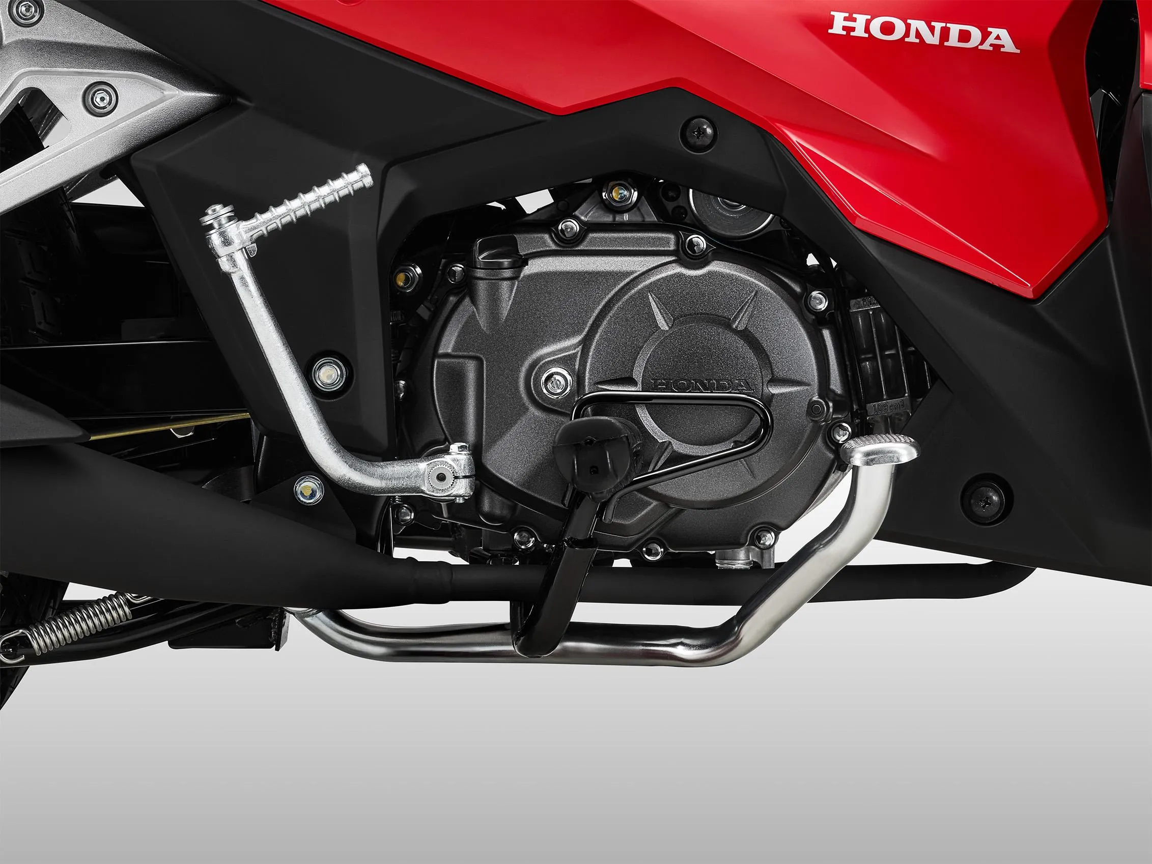 Động cơ 110cc PGM-FI của Wave RSX, yếu tố then chốt giúp xe vận hành bền bỉ và tiết kiệm nhiên liệu.