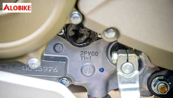 Hình ảnh minh họa vị trí số máy xe Wave, thường nằm ở lốc động cơ.