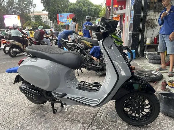 Quy trình sơn lại xe Vespa chuyên nghiệp đảm bảo chất lượng và giá sơn lại xe máy tối ưu
