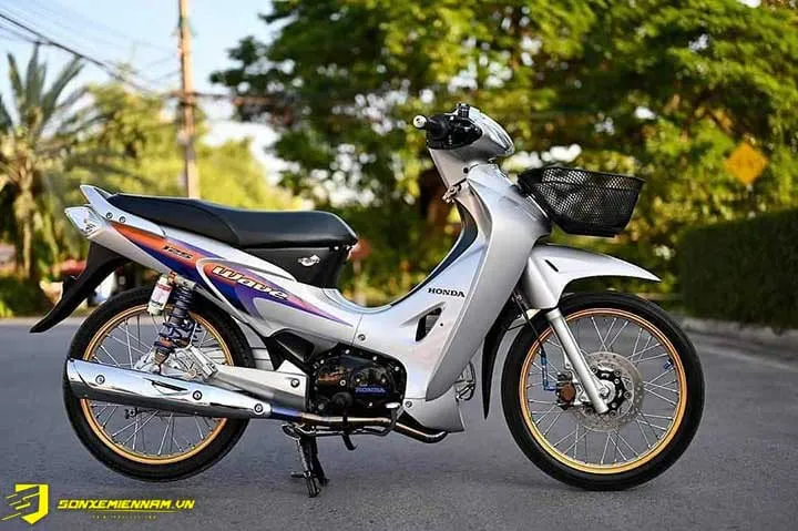 Mẫu xe Wave màu xanh bạc kiểng nhẹ, thể hiện sự tinh tế và sạch sẽ