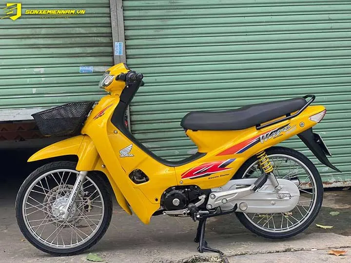 Mẫu xe Wave màu vàng dọn kiểng kết hợp bộ tem tối giản, nổi bật trên phố