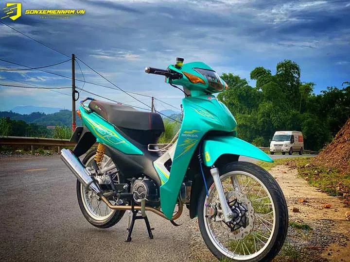 Xe Wave sơn màu xanh ngọc tươi mới, phong cách dọn kiểng phá cách