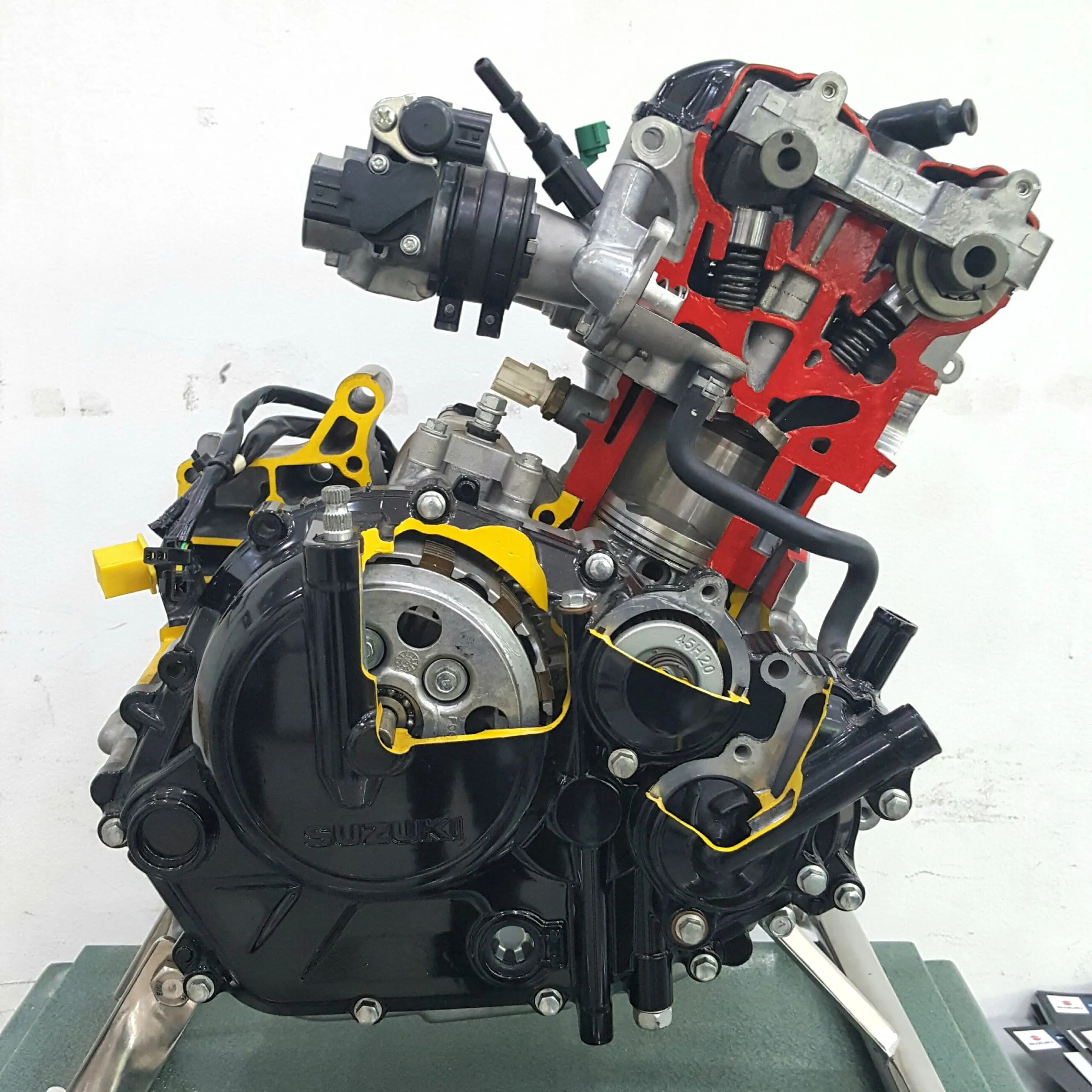 Động cơ xi lanh đơn DOHC 147.3 cc mạnh mẽ của Suzuki GSX S150