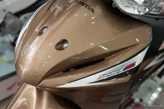 Hình ảnh góc chụp tổng thể từ bên trái, làm rõ các đường nét thiết kế khí động học từ trước ra sau