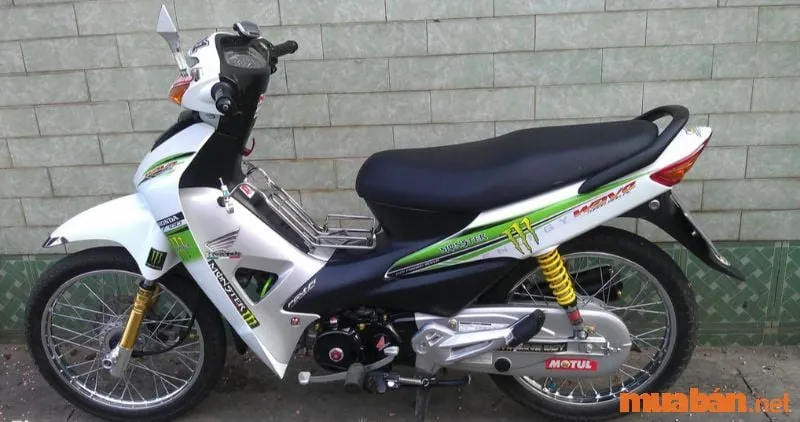 Chi tiết tem xe Wave độ kiểng được dán decal nhằm bảo vệ lớp sơn và tăng tính thẩm mỹ