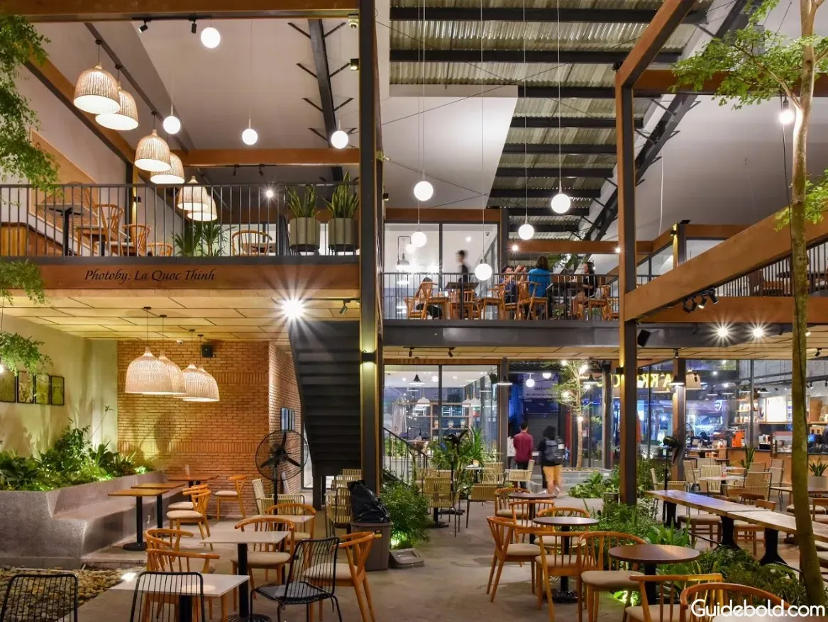 Thiết kế khu vực trưng bày và bàn tư vấn chuyên biệt tại cửa hàng phụ tùng – Tăng cường trải nghiệm khách hàng và tối ưu hóa quy trình tư vấn sản phẩm