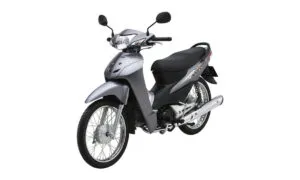 Xe máy Honda Wave Alpha màu trắng đang đậu ở TPHCM, mô tả giá trị và độ bền của dòng xe số phổ thông.