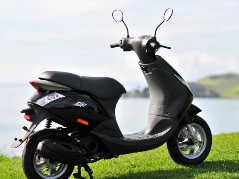 Đánh giá chi tiết các tiện ích và trang bị an toàn trên xe tay ga Zip 50cc