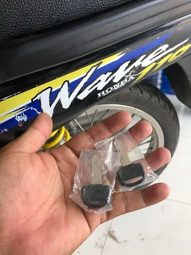 Đội ngũ kỹ thuật viên chuyên làm chìa khóa xe Wave Alpha và các dịch vụ liên quan