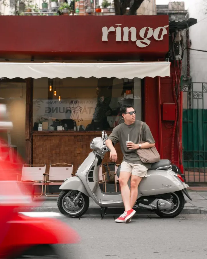 Vespa GTS Classic 150 màu trắng, đánh giá mức giá xe máy Vespa GTS cao cấp