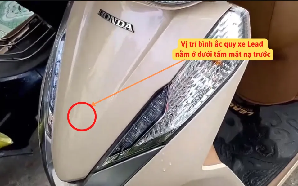 Xác định chính xác vị trí lắp đặt điện bình ắc quy trên Honda Lead