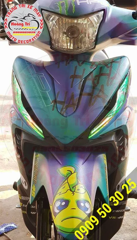 Màu sắc xen kẽ trên tem xe cá mập được coi là nét độc đáo của bộ tem Wave RSX 2014