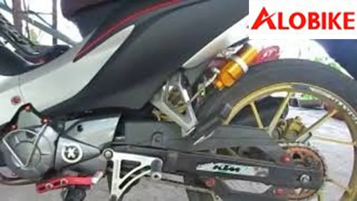 Hệ thống phuộc sau Ohlins cao cấp lắp đặt trên xe Wave S 110 độ kiểng