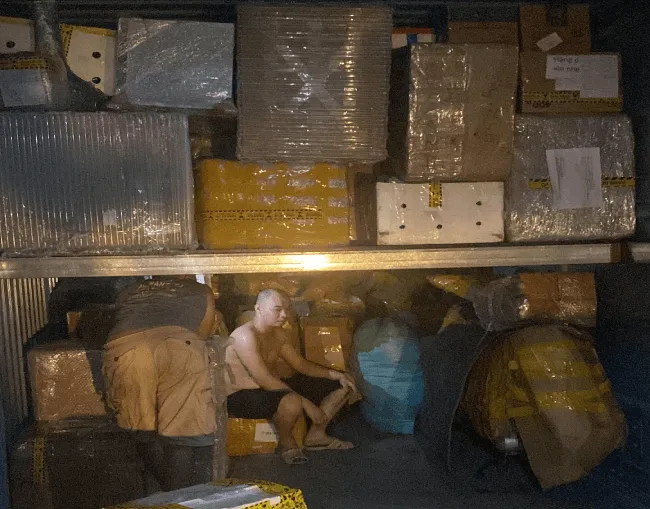 Kiểm tra và bôi trơn ghi đông sau khi tháo bao tay cũ xe máy