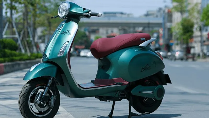 Xe điện Dibao với khả năng di chuyển quãng đường xa, đại diện cho phân khúc tầm trung ảnh hưởng tới giá của xe máy điện