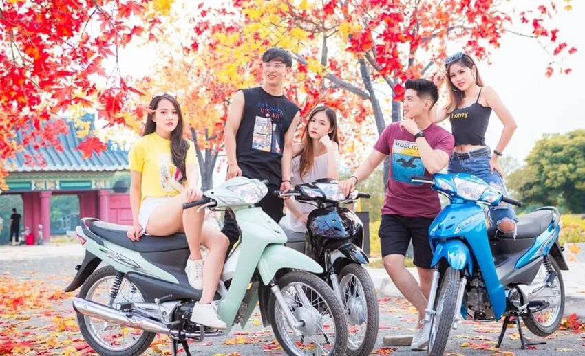 Xe Wave 50cc màu đỏ trắng, kiểu dáng phù hợp học sinh