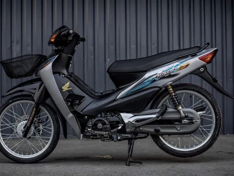 Mẫu xe Wave độ kiểng màu đỏ đen nổi bật, thể hiện cá tính qua các phụ kiện nâng cấp chính hãng