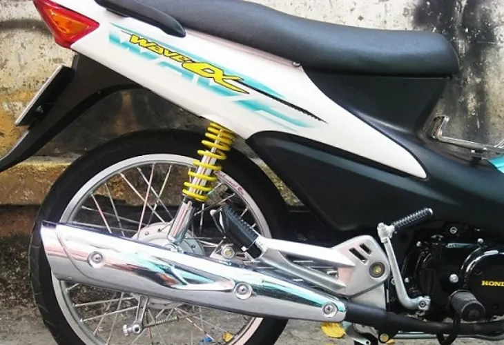 Xe Wave Alpha dọn kiểng theo phong cách hầm hố với pô độ và dàn chân thể thao