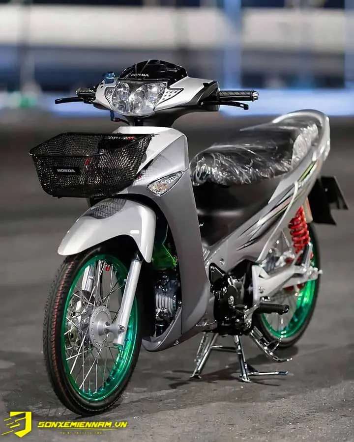 Xe Wave sơn màu trắng bạc mạnh mẽ, lựa chọn phổ biến và nam tính