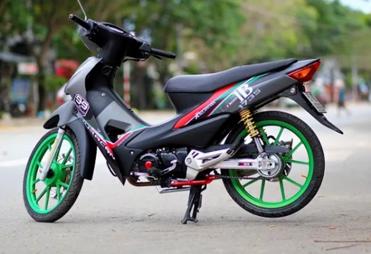 Hình ảnh xe Wave nhỏ dọn kiểng theo phong cách thể thao, cá tính mạnh mẽ