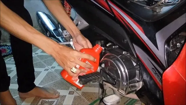 Động cơ xe Honda Wave RSX và các yêu cầu kỹ thuật về dầu nhớt 10W-30