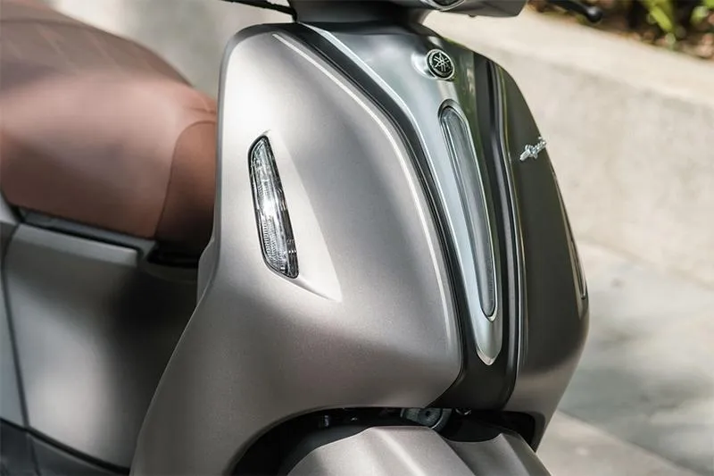 Đèn pha LED và thiết kế đầu xe sang trọng của Yamaha Grande 2025, minh chứng cho allintitle:giá xe máy yamaha.