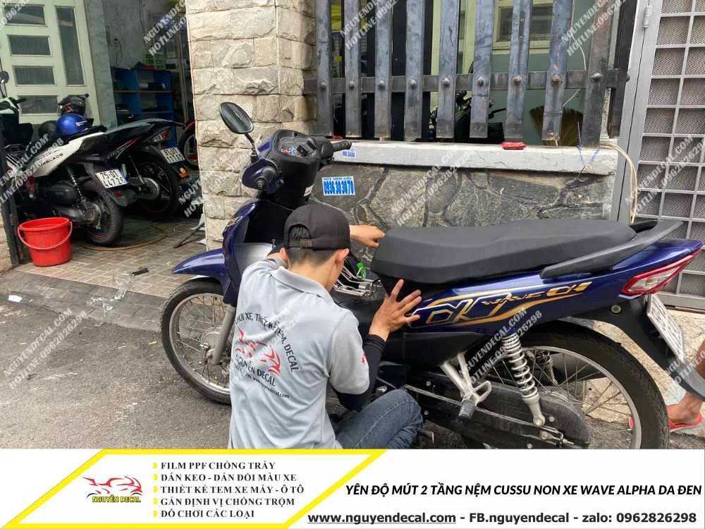 Mút yên xe Wave hai tầng Cussu Non màu đen giúp tối ưu độ êm ái cho người lái