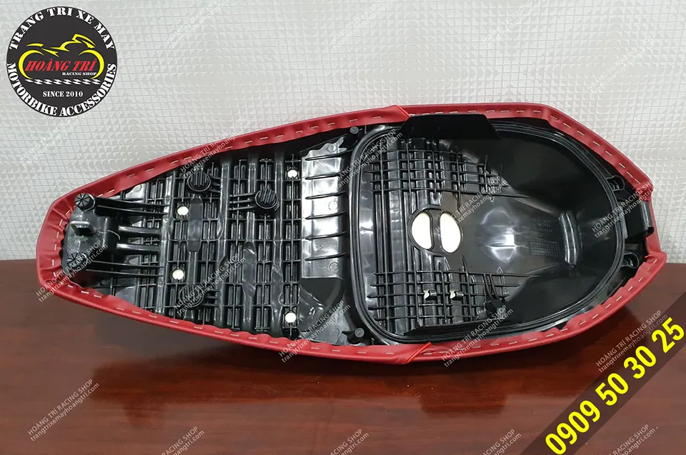 Được bọc yên chắc chắn, tỷ mỹ và chất liệu nệm êm ái