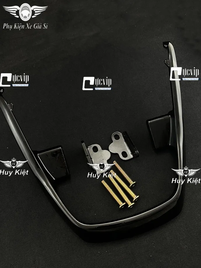 Chi tiết cảng sau nhôm đúc kiểu Sipo màu bạc lắp cho xe Wave Alpha 2017