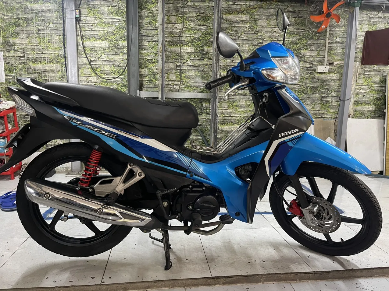Cận cảnh mặt đồng hồ và tay lái của xe số Honda Blade 2019 với thiết kế hiện đại, dễ quan sát