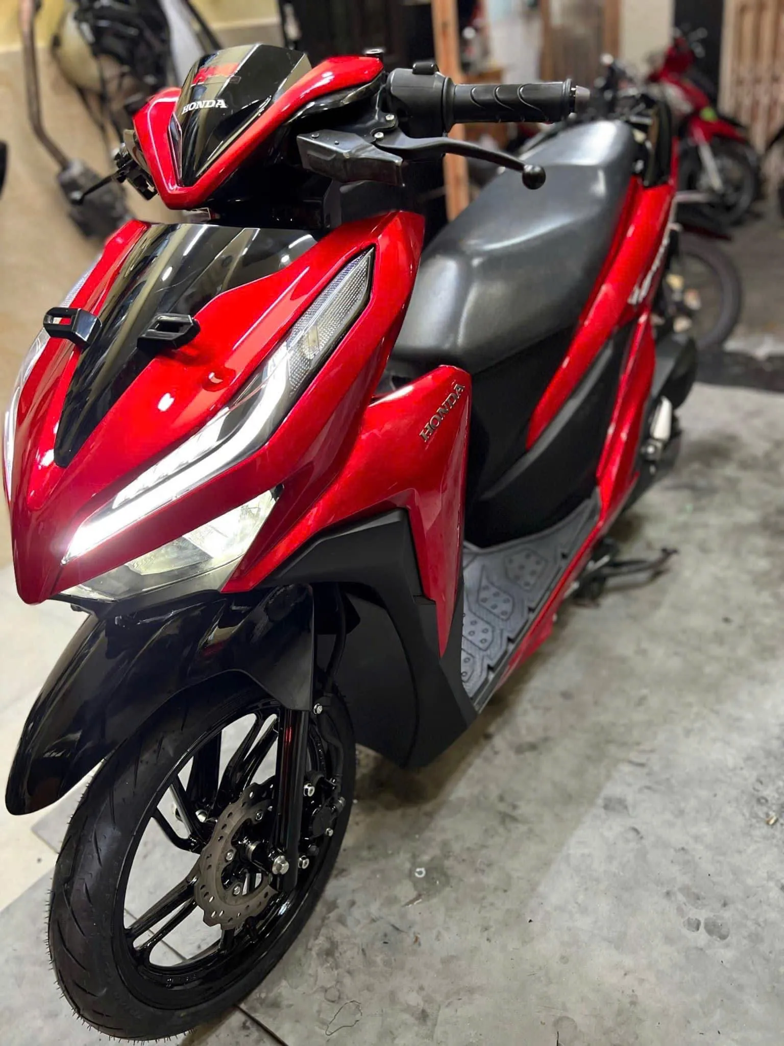 Quy trình xử lý và sơn lót dàn áo xe máy chuyên nghiệp trước khi tiến hành sơn màu chính thức