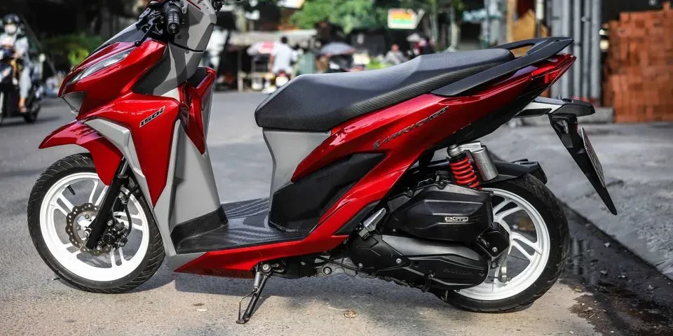 Decal candy tạo độ bóng và sâu màu tương tự sơn độ