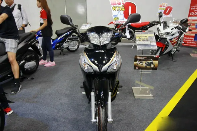 Mặt trước Honda Wave 125i Thái Lan thiết kế mượt mà với đèn pha đôi