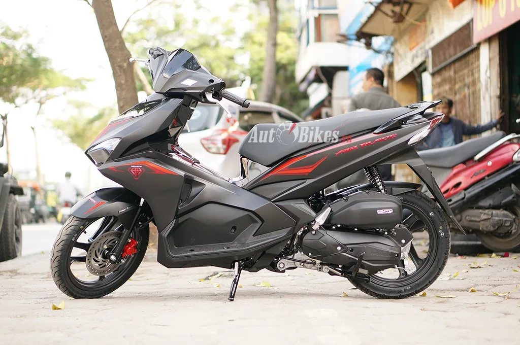 Xe Honda Air Blade phiên bản sơn đen mờ đời 2017