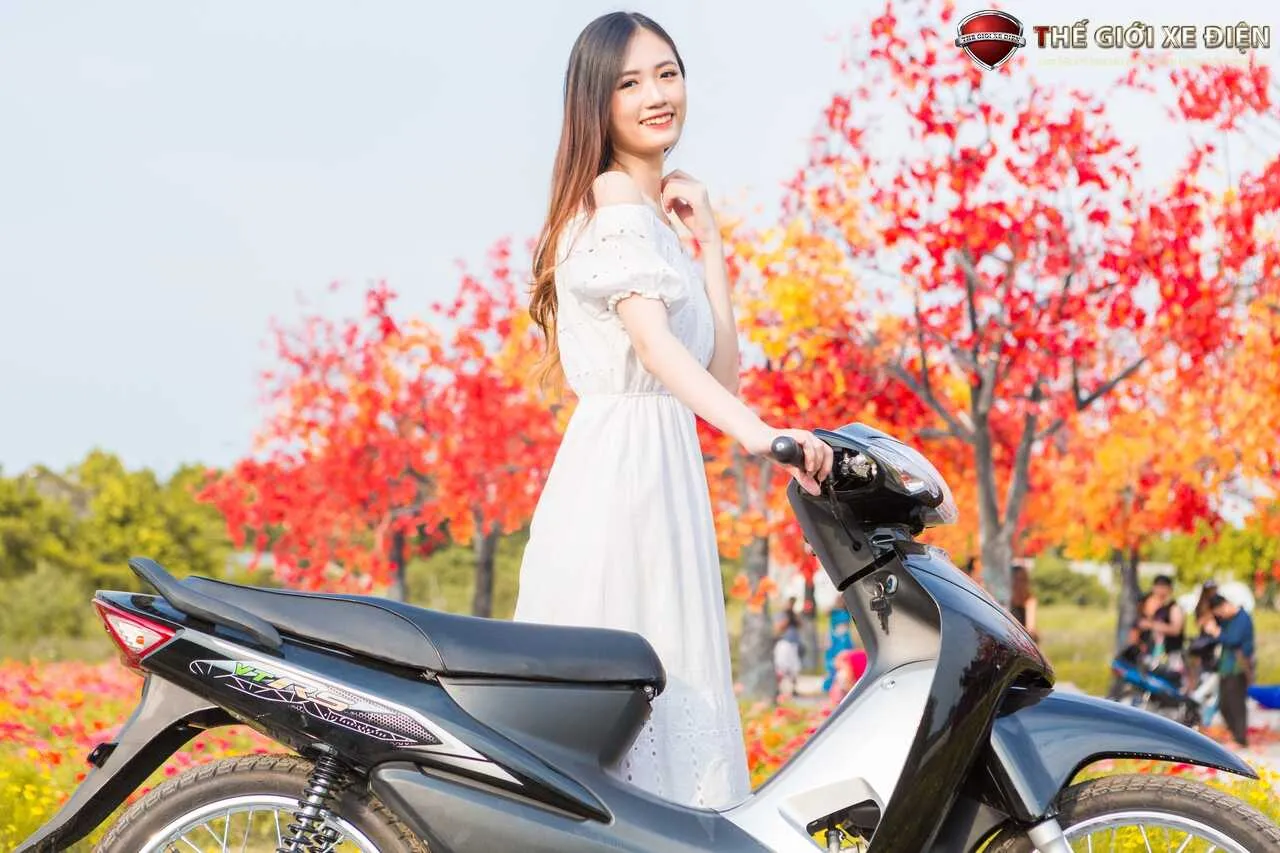 Ảnh chụp tổng thể xe Wave 50cc 2019 màu xanh ngọc bích