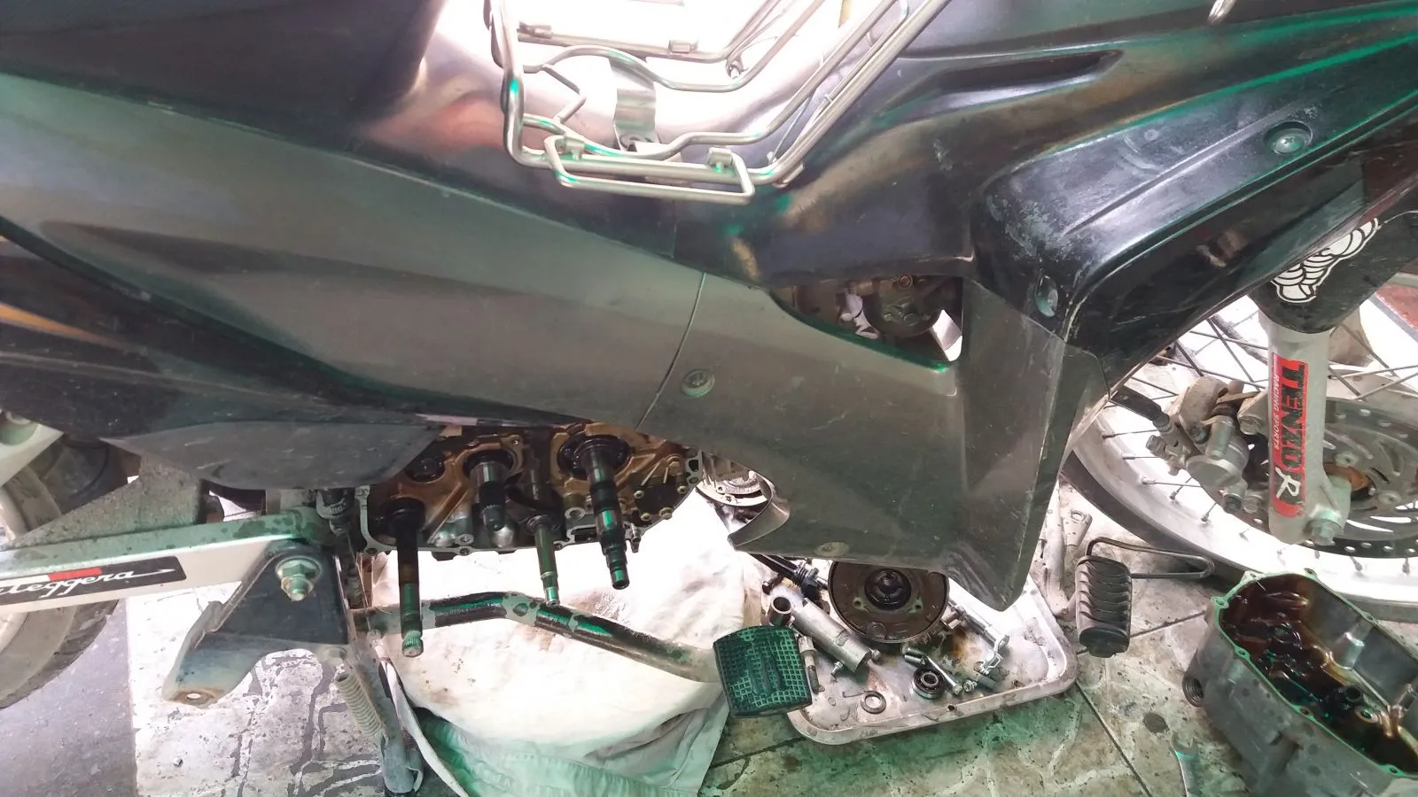 Hộp đựng linh kiện nồi xe máy Thái Lan chính hãng