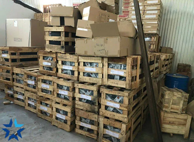 Bàn nâng, ty nâng cầu nâng ô tô 1 trụ tại kho của điện máy Hoàng Liên