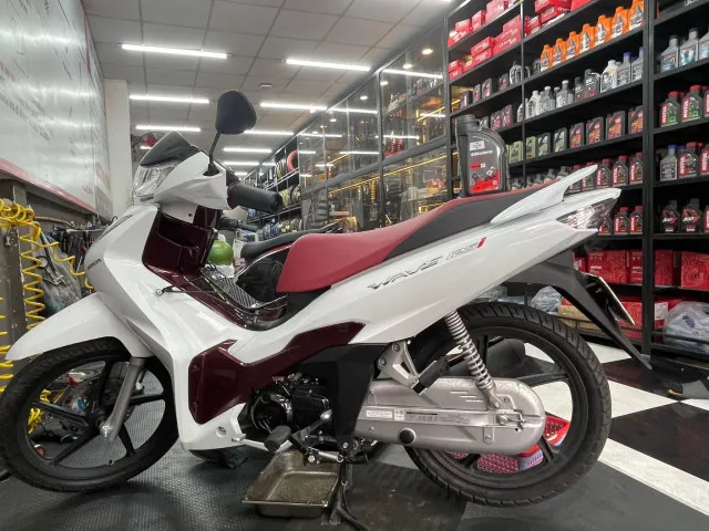 Xe Honda Wave 125i thay nhớt bao nhiêu lít?