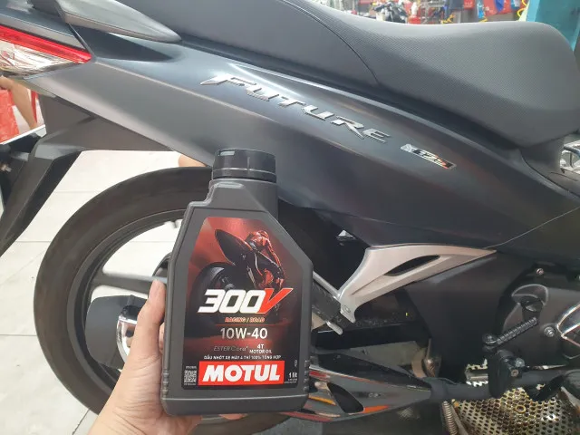 Motul 300V 10W40 Racing Road