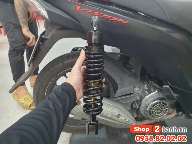 Hình ảnh phuộc X1R ty mạ vàng sau khi lắp đặt hoàn chỉnh trên xe Yamaha Grande