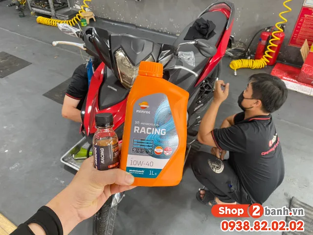 Nhớt Repsol Racing 10W40 Cho Khả Năng Sang Số Êm Ái
