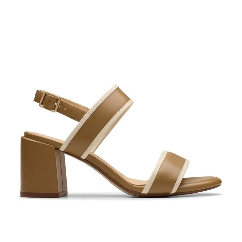 Khu vực cột bơm hiện đại tại Xăng Dầu Tiên Dịu, Kim Sơn, Ninh Bình