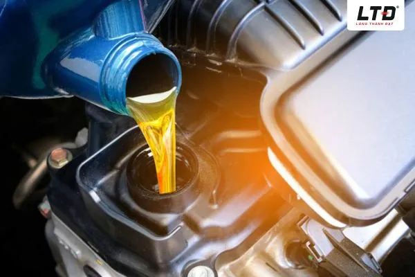 Kiểm tra mức dầu và thêm hoặc loại bỏ dầu nếu cần thiết